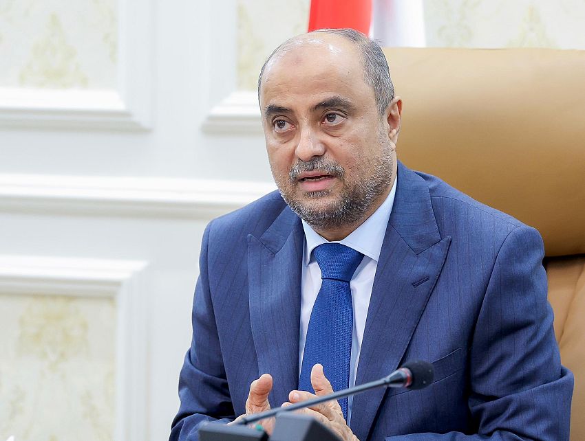 بن بريك في أول اجتماع لمجلس الوزراء: أعدكم أن نكون حكومة لا تبيع الأوهام ولا تختبئ خلف التبريرات
